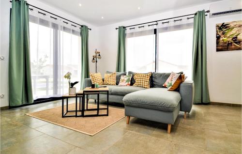 Χώρος καθιστικού στο Stunning Home In Vallon-Pont-D'arc