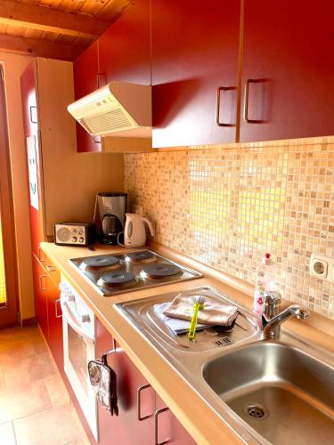 a small kitchen with a sink and a stove at Naturcamp Duvendiek Häuschen in Niepars