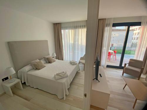 Säng eller sängar i ett rum på AZAHAR BEACH Red Apartments & Spa