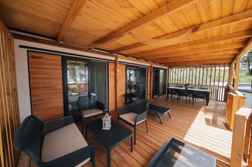 a screened in porch with a wooden ceiling at MOBILE HOMES SELCE - Lighthouse in Selce