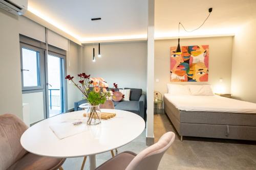A bed or beds in a room at Evaggelismos m station studio for 3 pers by MPS