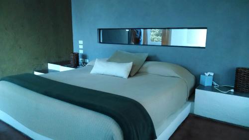 Un pat sau paturi într-o cameră la Hotel Boutique La Milagrosa