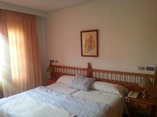 Ένα ή περισσότερα κρεβάτια σε δωμάτιο στο Hotel Gaudi