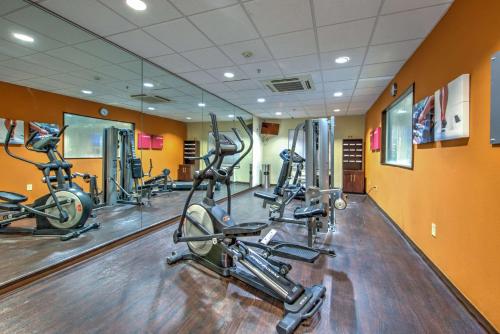 Fitness centrum a/nebo fitness zařízení v ubytování Comfort Suites Tomball Medical Center