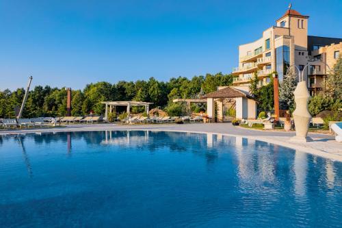 a large swimming pool in front of a building at Sungarden Golf & Spa Resort in Cluj-Napoca