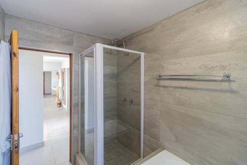 Gallery image of Beautiful and modern 4 bedroom 2 bathroom house in Klein Brak Rivier