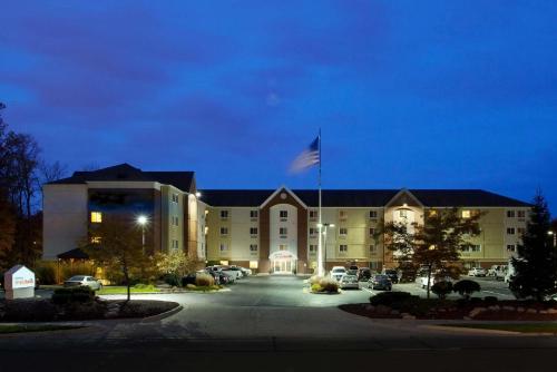 a hotel with an american flag in front of it at Sonesta Simply Suites Cleveland North Olmsted Airport in North Olmsted