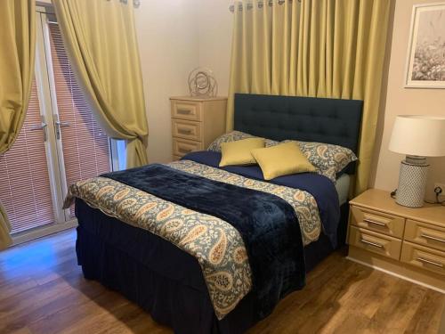 En eller flere senge i et værelse på Sperrin View Apartment (Ground Floor)