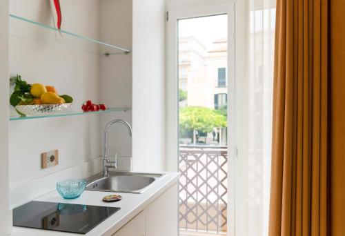 a kitchen with a sink and a window at SORRENTO - Posizione unica nella piazza principale in Sorrento