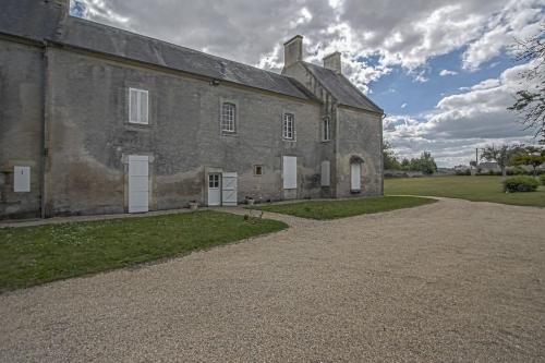 a large brick building with a driveway in front of it at BANVILLE 330 