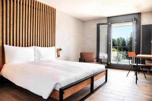 Säng eller sängar i ett rum på Alaïa Lodge