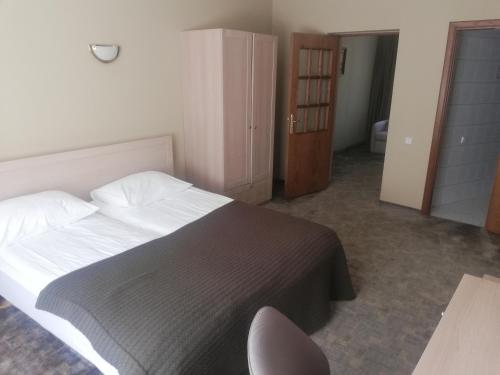 Ένα ή περισσότερα κρεβάτια σε δωμάτιο στο Hotel Senas Namas