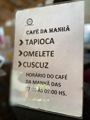 ein Zeichen für ein Café da Maniva Tampa Tamarica Tamarica in der Unterkunft Pousada Paraiso in Santo Amaro