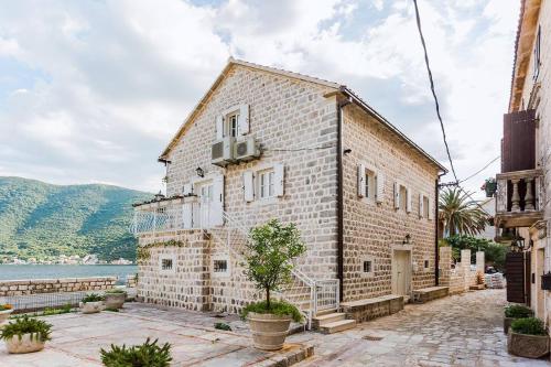 Luxury 6 bedroom house on waterfront photo 3
