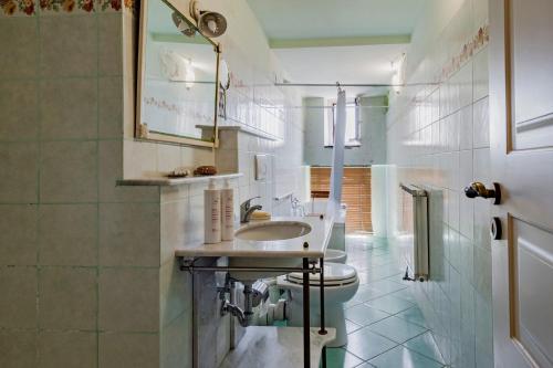 Koupelna v ubytování Gli Iris Apartments by Wonderful Italy
