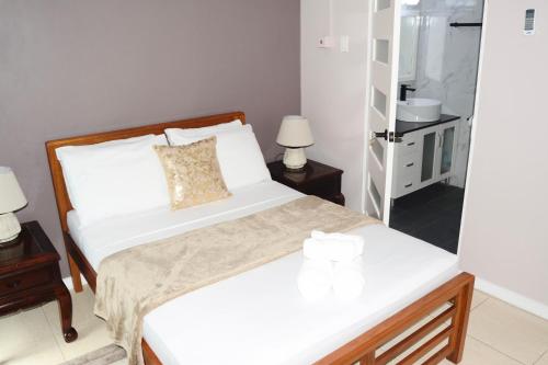 Posteľ alebo postele v izbe v ubytovaní Pineridge Hideaway 1 Bedroom Apartment #1