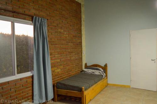 Säng eller sängar i ett rum på Cabañas Del Pago