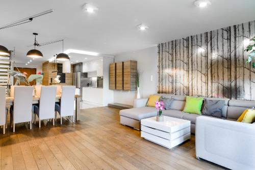 Lumina luxury 2-level apart with parking