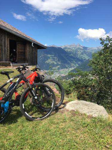 a bike is parked next to a house at Ferienwohnung Efibach 41 in Silenen