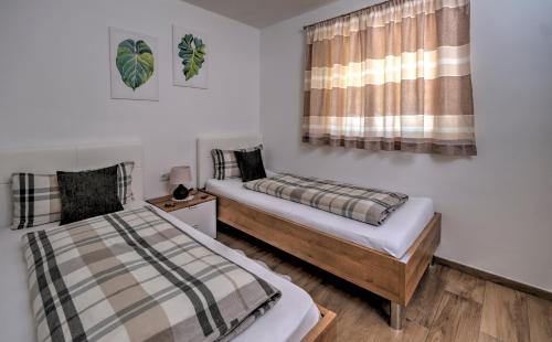 Una cama o camas en una habitación de Moarhof in Oberbozen