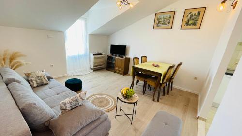 Телевизор и/или развлекательный центр в Apartman Luka