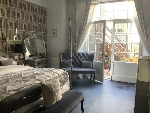 A Room in the City - West photo 7
