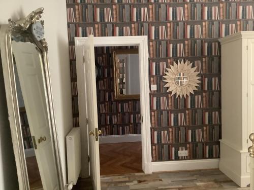 A Room in the City - West photo 33