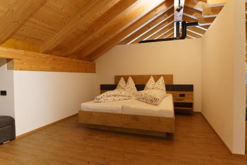 Postel nebo postele na pokoji v ubytování Hotel Alpenfrieden