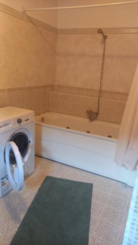 Ένα μπάνιο στο Cassabella