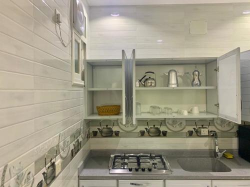 a kitchen with a sink and a stove in it at برادايز للشقق المخدومة in Khamis Mushayt