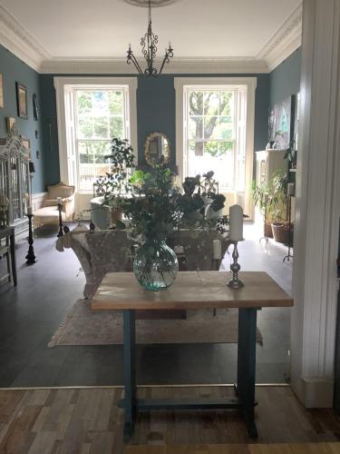 A Room in the City - West photo 38