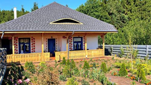 Pensiunea „Căsuța cu maci”