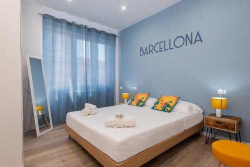 a bedroom with a bed with a blue wall at B&B Interno12 in Follonica