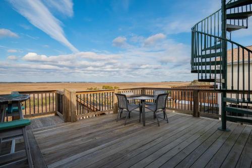 Μπαλκόνι ή βεράντα στο Here and Now by Oak Island Accommodations