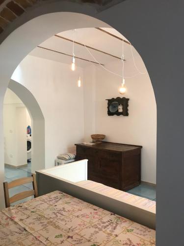 a room with a bed and a table and a room with a clock at IL MELOGRANO La Casa nel Vicoletto in Lanciano
