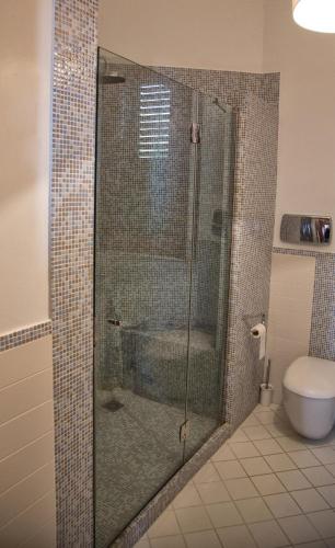 a glass shower in a bathroom with a toilet at Mare Nostrum Casa Vacanza in Licata