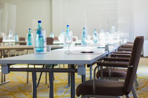 a row of tables with bottles and a glass at Weinhotel Kaisergarten in Alzey