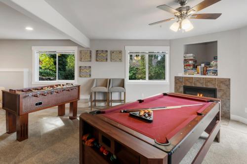 a living room with a pool table and a fireplace at HoneyHomes Spectacular View Home with Amenities in Sumner