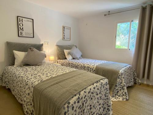 Posteľ alebo postele v izbe v ubytovaní Private Pool & Garden - walk to Beach & Marbella