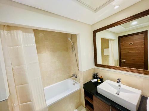 Ванная комната в GOODWOOD SUITES HOMES VACATION