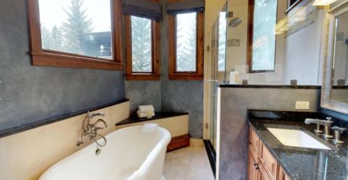 een badkamer met een bad, een wastafel en een bad bij 4 Bedroom Luxury Private Home In Vails Cascade Village With Mountain Views And Hot Tub in Vail
