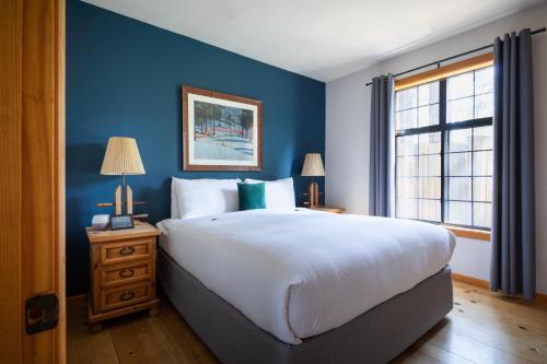 a bedroom with a large bed and a blue wall at Black Bear Lodge in South Lake Tahoe