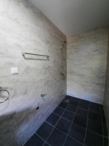 Ein Badezimmer in der Unterkunft Apartments Gazevic