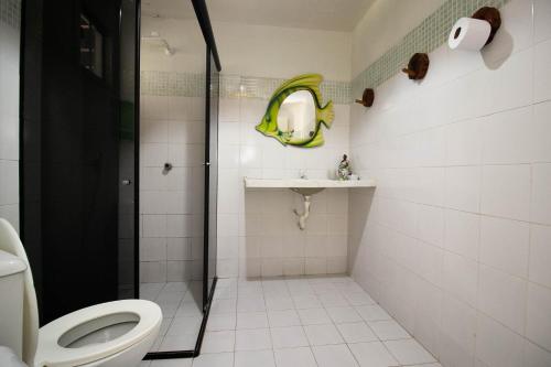 Bilik mandi di Pousada Brisamares