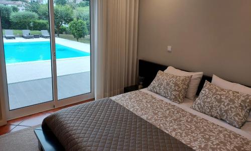 Postel nebo postele na pokoji v ubytování Villa Casa de Santo Antonio