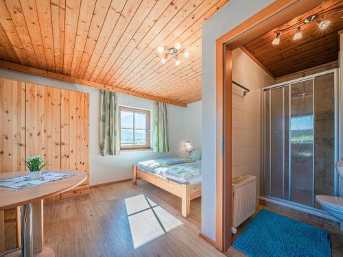 Katil atau katil-katil dalam bilik di Landhaus Hotter 12