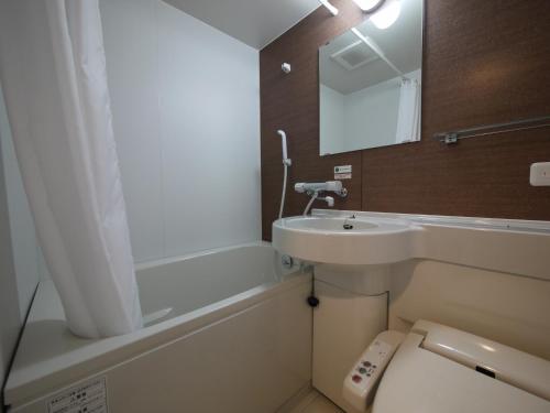 Ett badrum på Hotel Route Inn Shunan - Tokuyama Higashi Inter -
