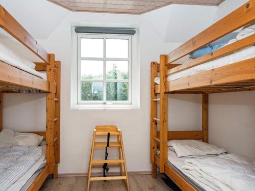 ØbyにあるSeven-Bedroom Holiday home in Ulfborg 4のギャラリーの写真