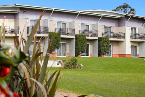 an apartment building with a lawn in front of it at Springs Shoalhaven Nowra in Nowra