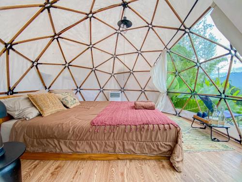 A bed or beds in a room at Cloud Hills Glamping